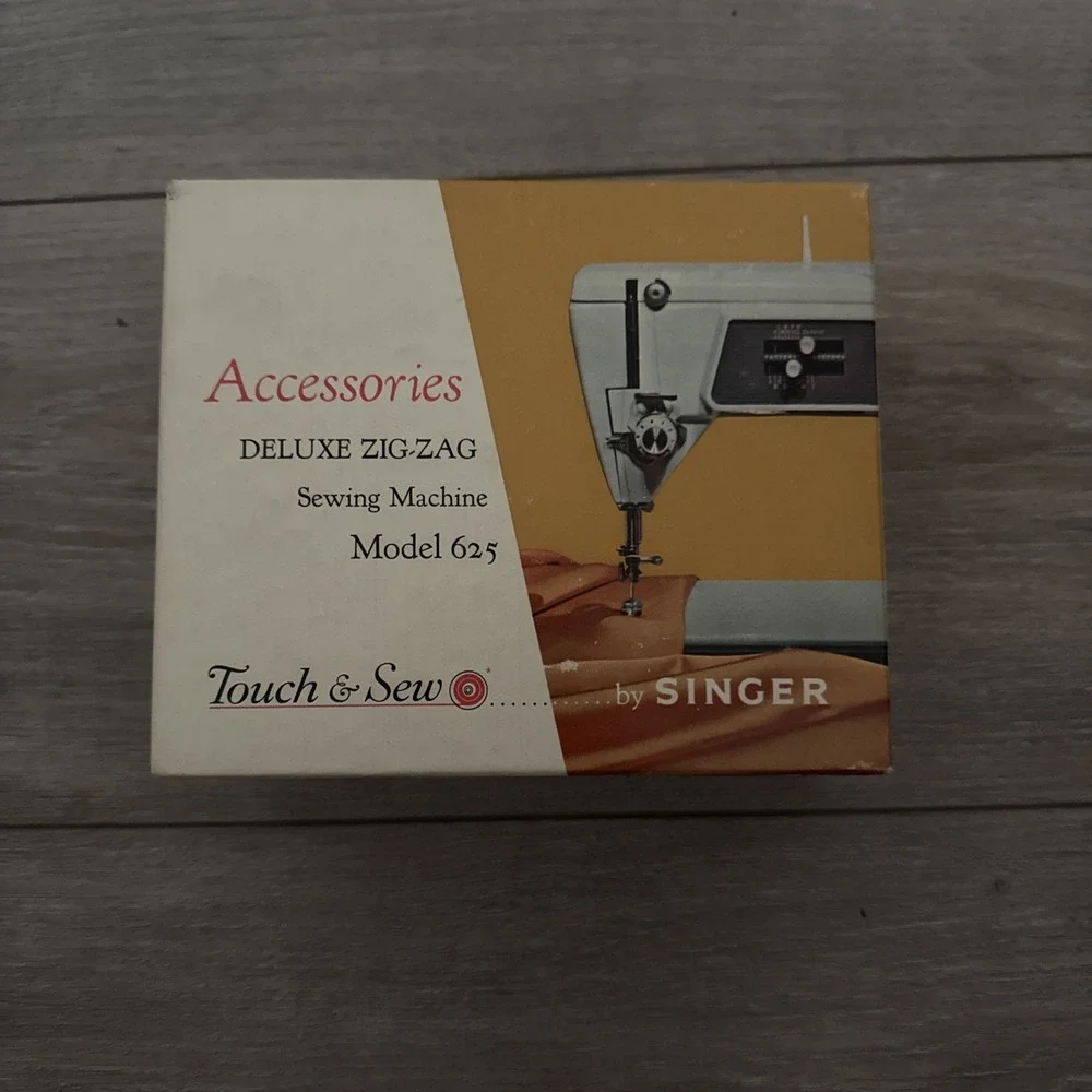 Singer Deluxe Zig-Zag Accessories Sewing Machines Model 625 w/Box‎ #161852